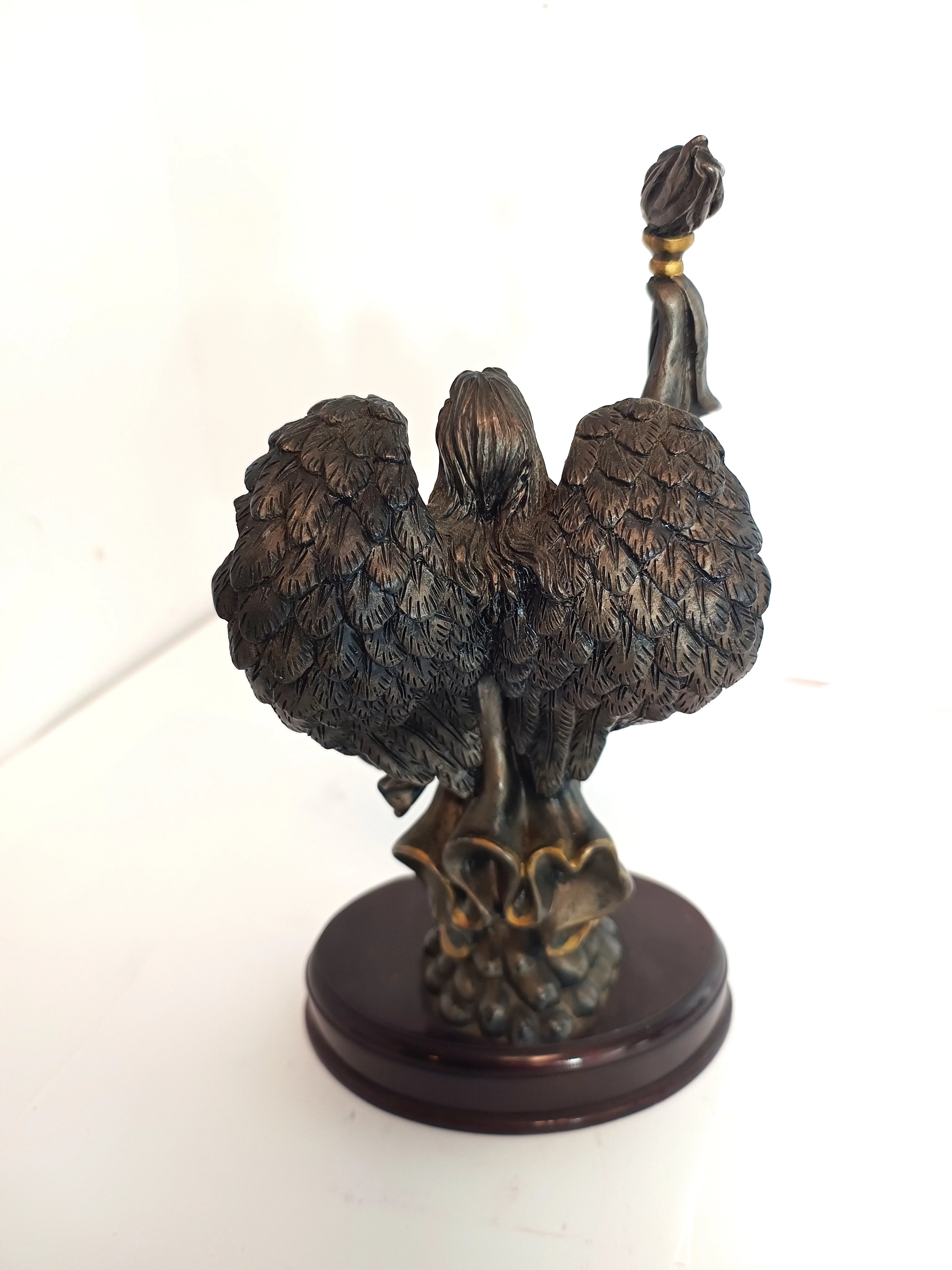 piekna-figurka-bogini-nike-aleja-jana-pawla-ii-9b-reda