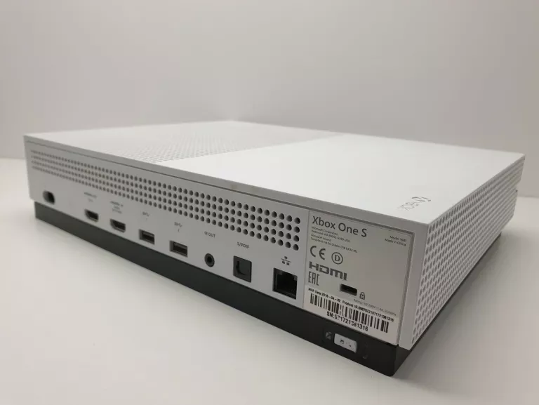KONSOLA MICROSOFT XBOX ONE S 500GB + PAD