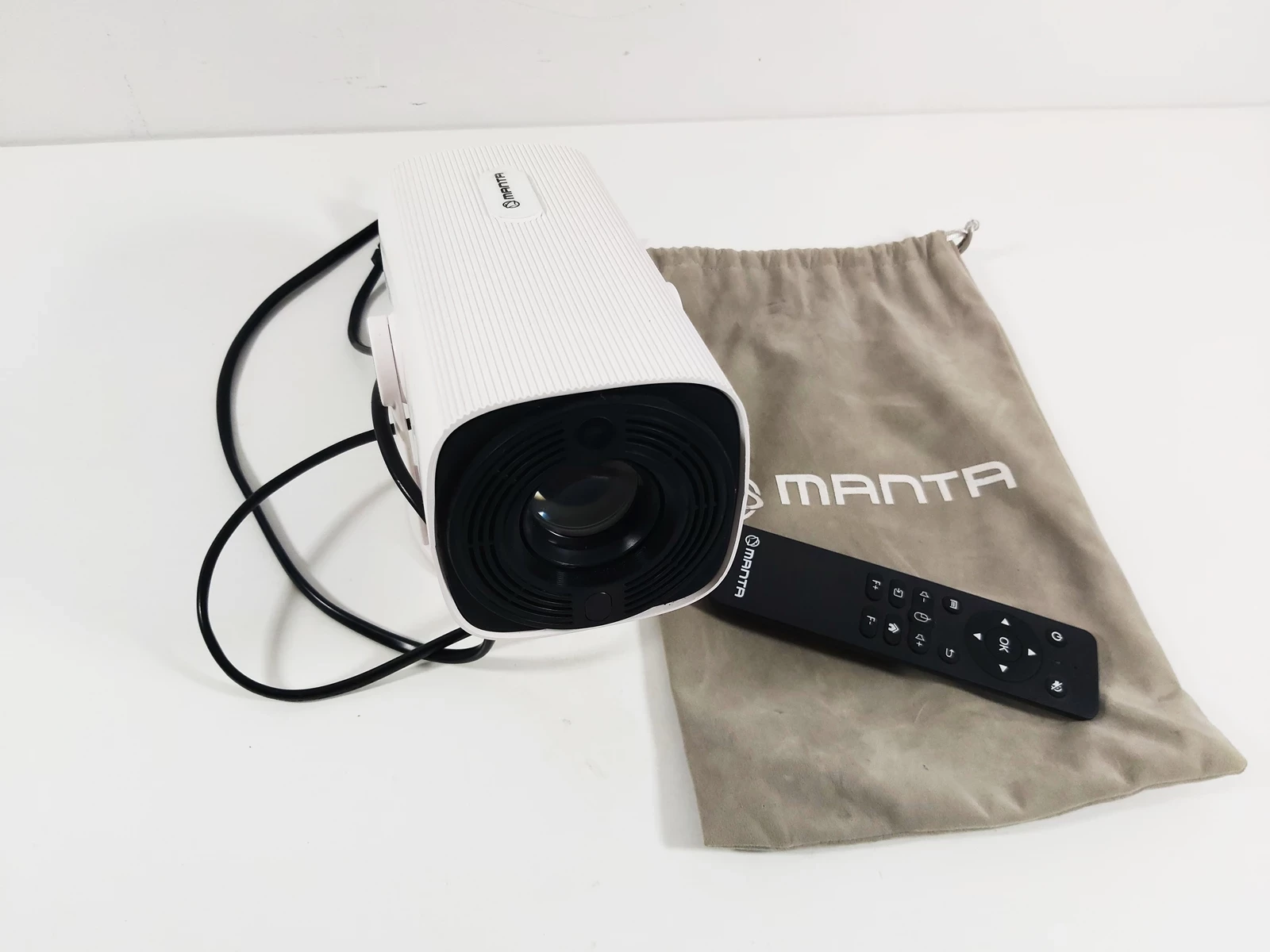 projektor-led-manta-pma202a24-smart-tv-pilot-etui-ean-gtin-5902510687380