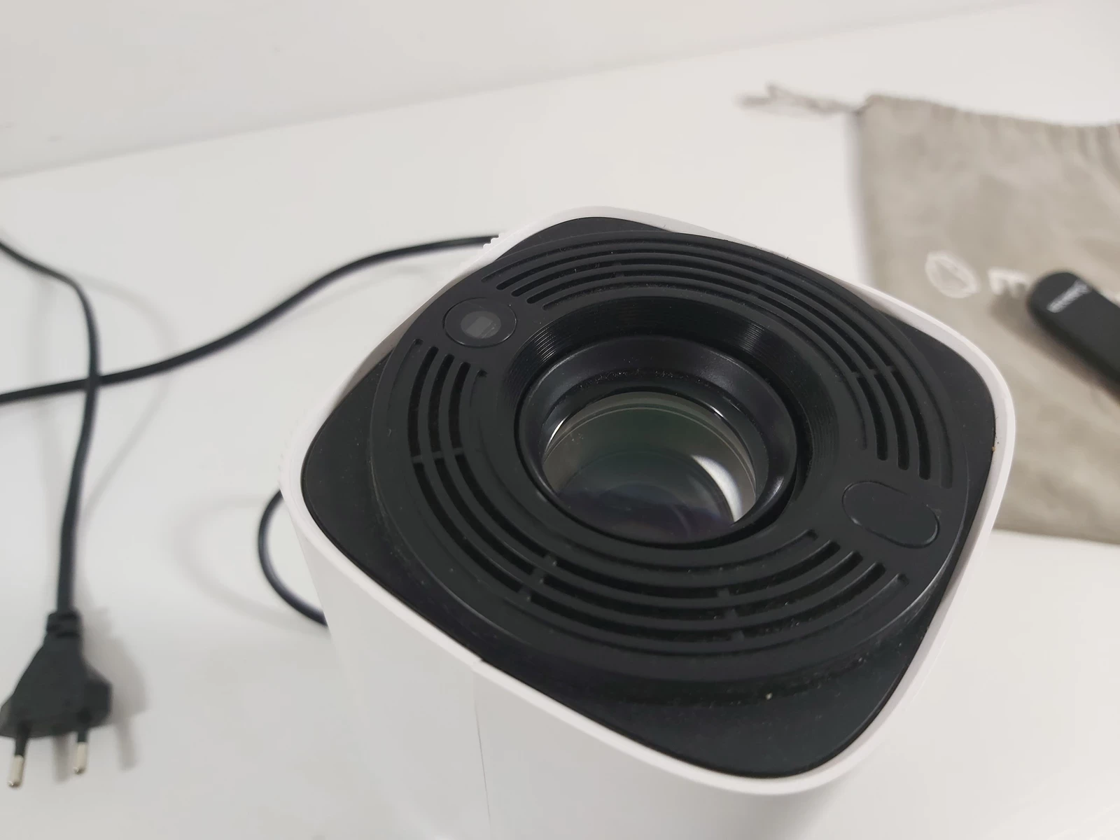 projektor-led-manta-pma202a24-smart-tv-pilot-etui-rozdzielczosc-podstawowa-px-204829-221785