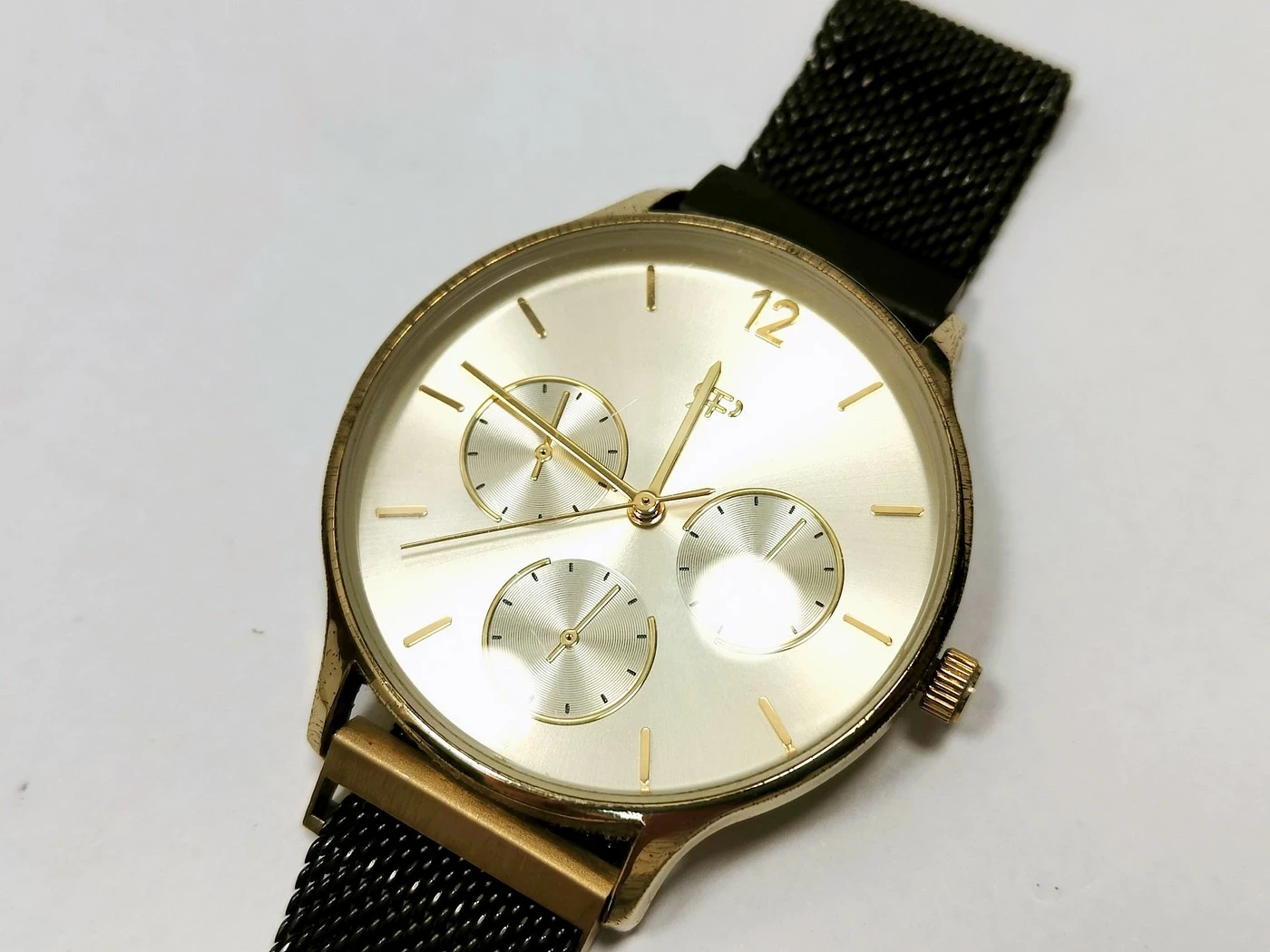 zegarek-parfois-damski-na-czarnej-bransolecie-szkielko-129224-1