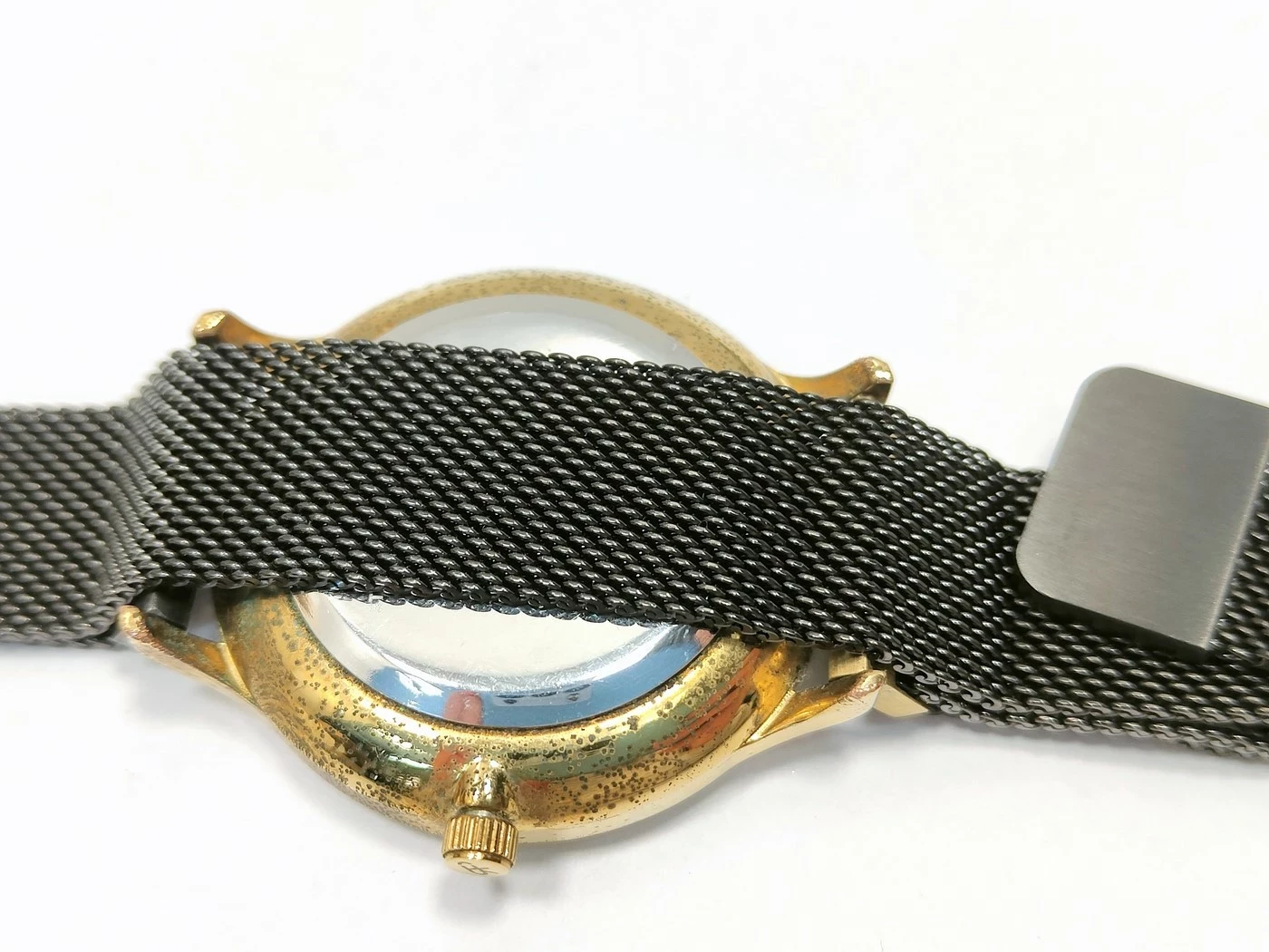 zegarek-parfois-damski-na-czarnej-bransolecie-ksztalt-koperty-129223-2