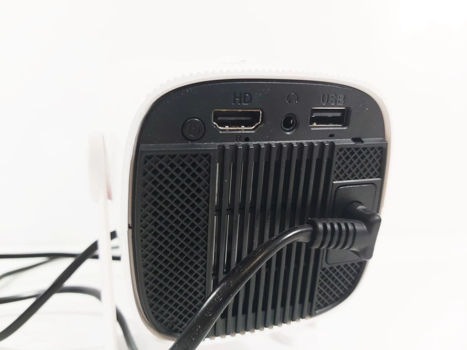 projektor-led-manta-pma202a24-smart-tv-pilot-etui-technologia-wyswietlania-204793-221741