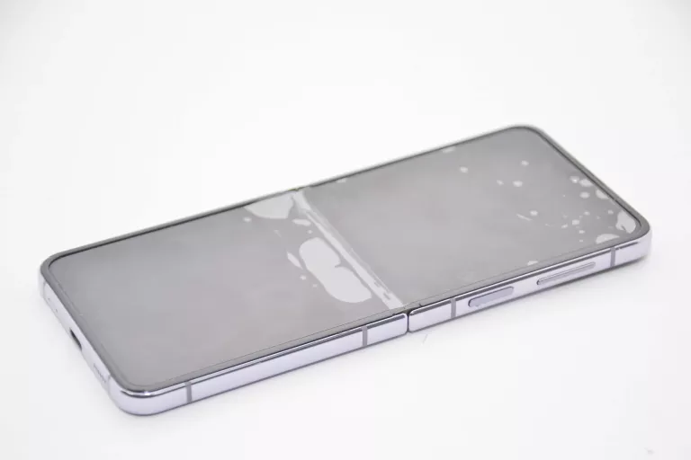 telefon-samsung-galaxy-z-flip-4-stan-11323-2