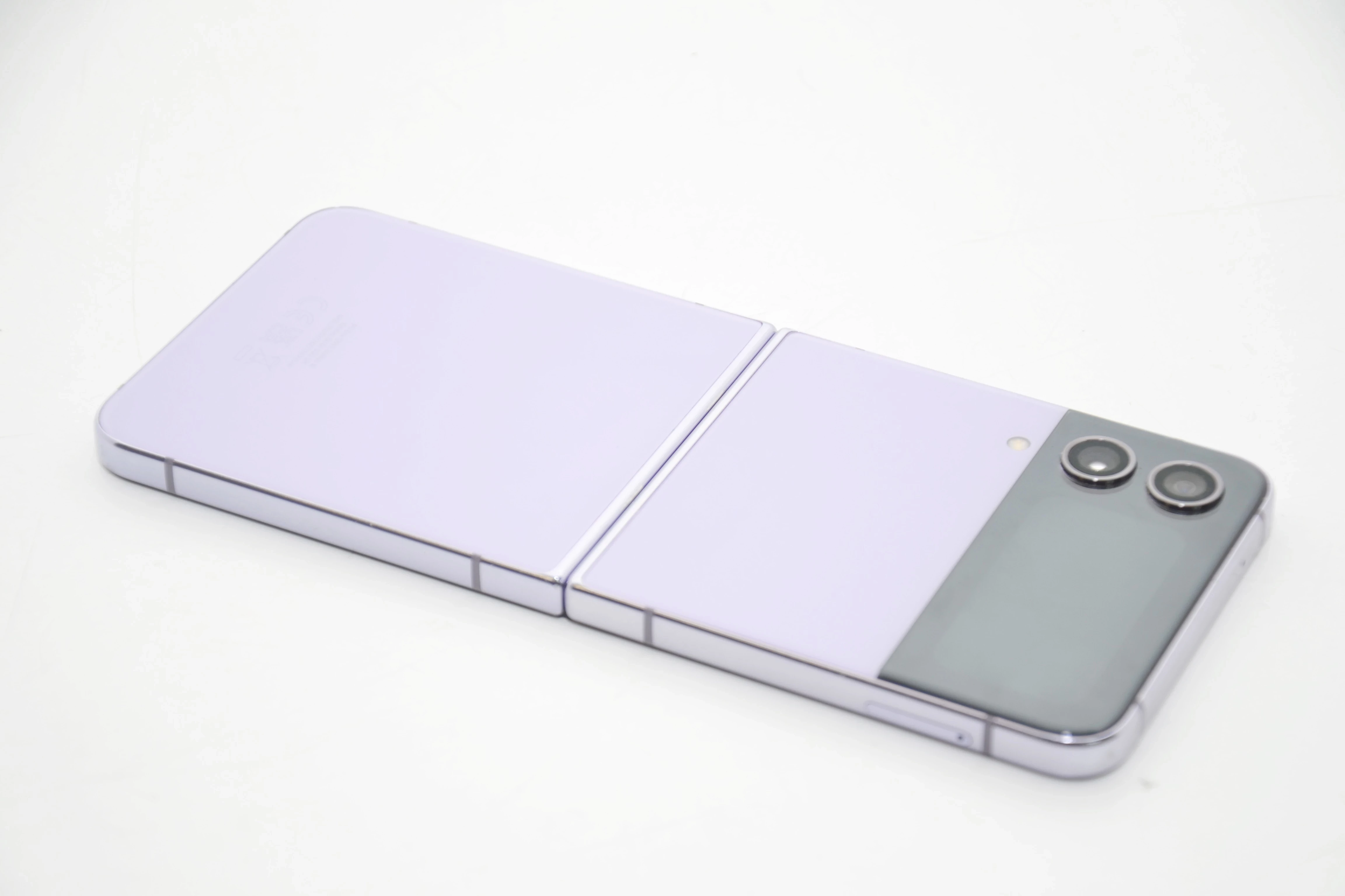 telefon-samsung-galaxy-z-flip-4-przekatna-ekranu-670