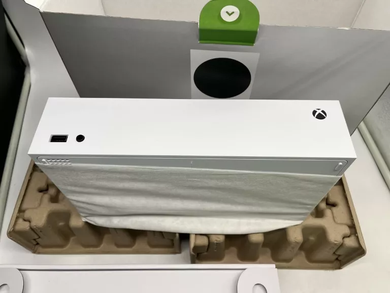 KONSOLA XBOX SERIES S 1TB + PAD PUDEŁKO KOMPLET