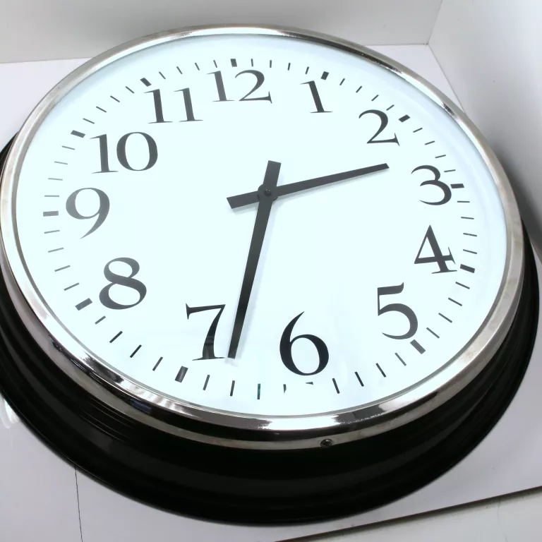 zegar-scienny-ikea-bravur-59-cm-szerokosc-calkowita-59