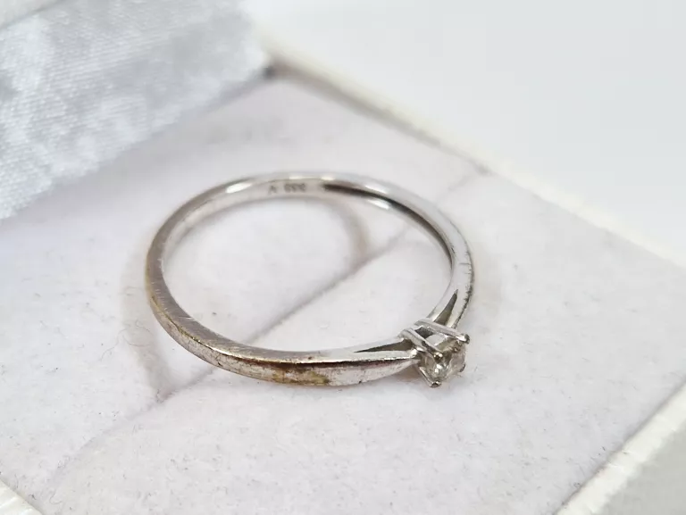PIERŚCIONEK VERONA 333 DIAMENT 0,07CT 1,15 G R14
