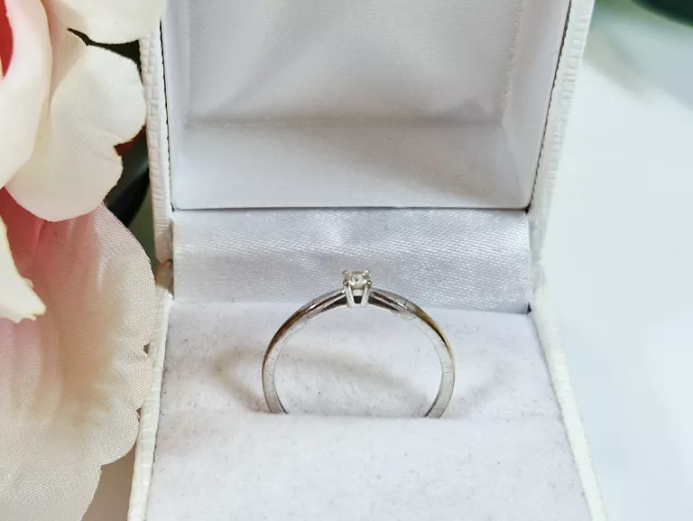 PIERŚCIONEK VERONA 333 DIAMENT 0,07CT 1,15 G R14