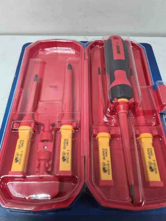 WKRĘTAK IZOLOWANY VDE Z WYMIENNYMI GROTAMI KOMPLET