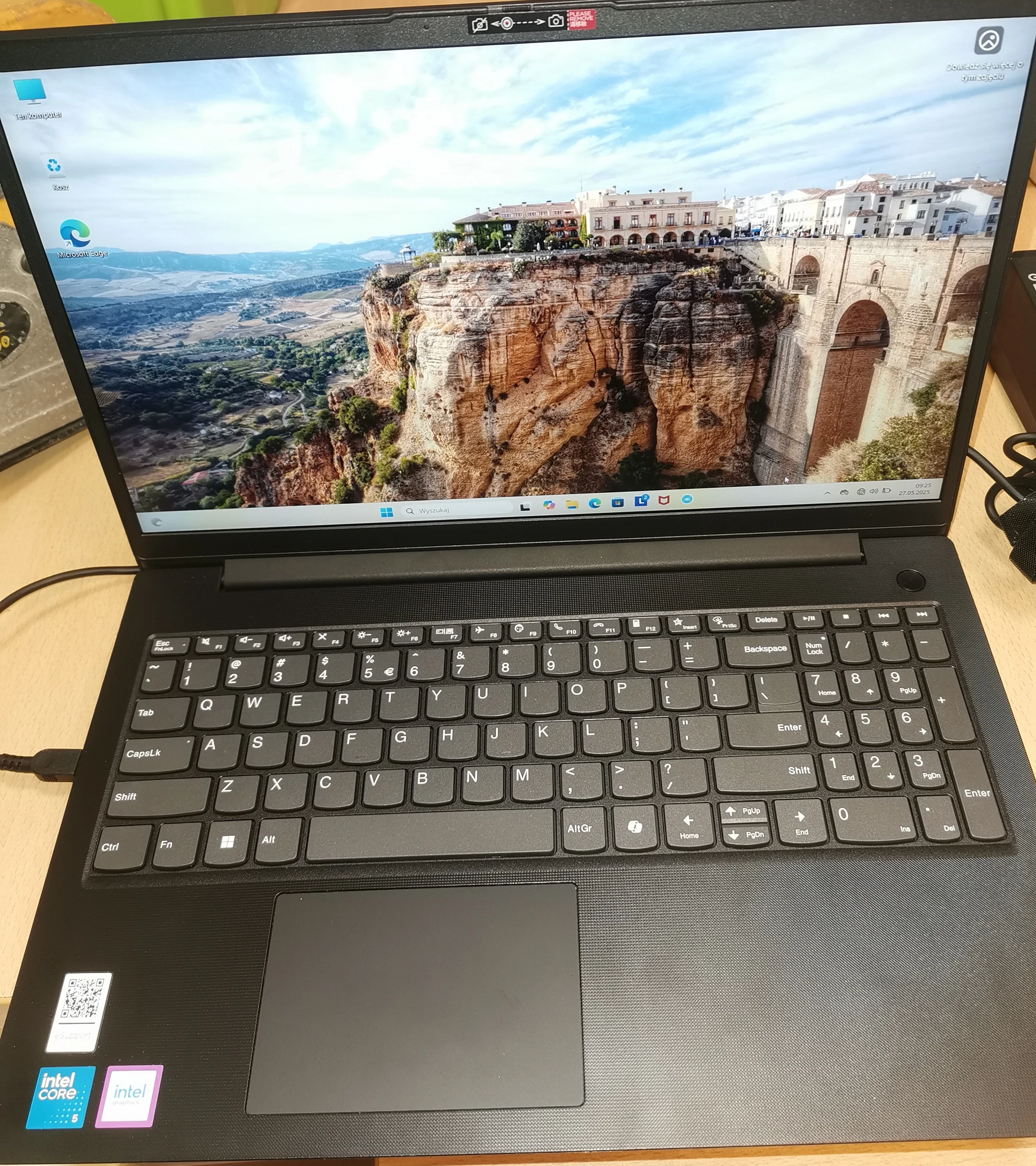 laptop-lenovo-v15-g5-irl-intel-core-5-120u51216w11pro-ean-gtin-0198155963445