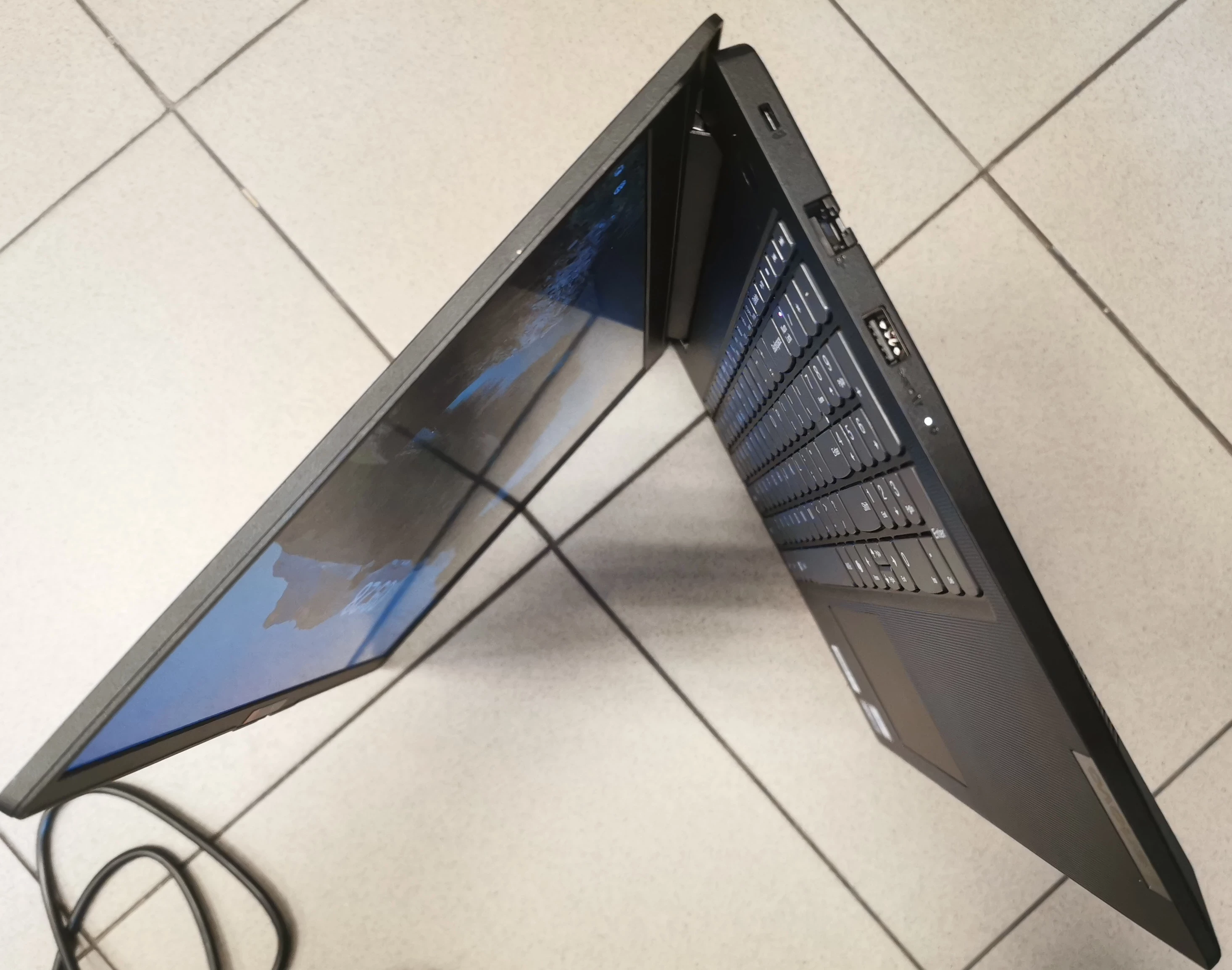 laptop-lenovo-v15-g5-irl-intel-core-5-120u51216w11pro-pojemnosc-dysku-512