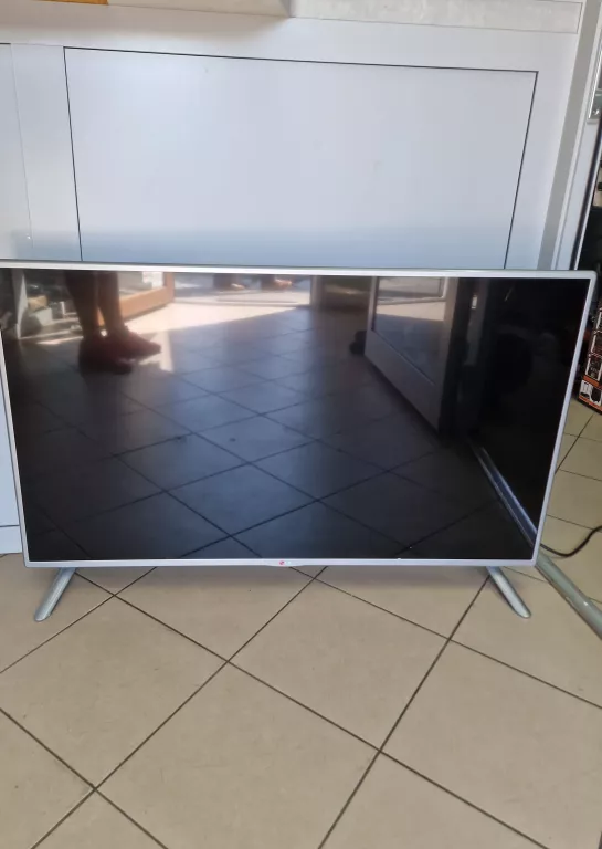 TELEWIZOR LED LG 47LB5700 47" HD READY