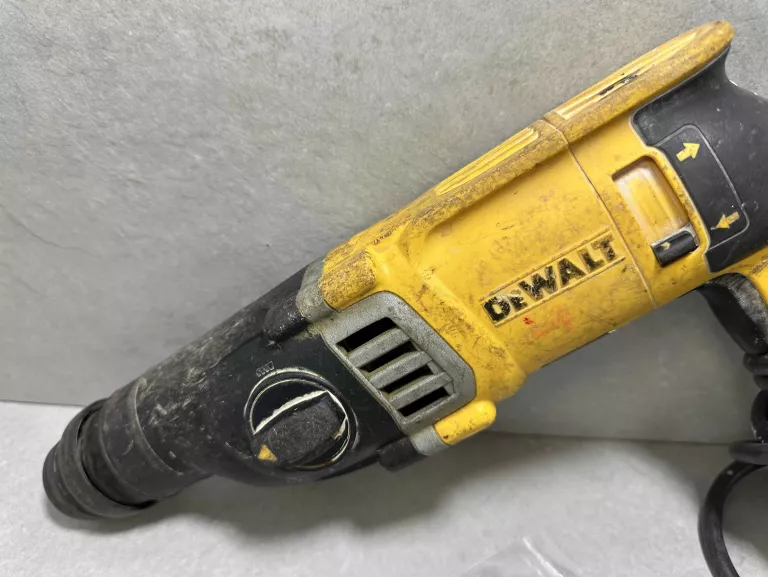 MŁOTOWIERTARKA DEWALT D25143 +DŁUTA