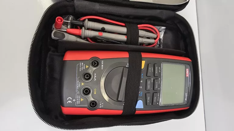 MULTIMETR UNI-T UT71E