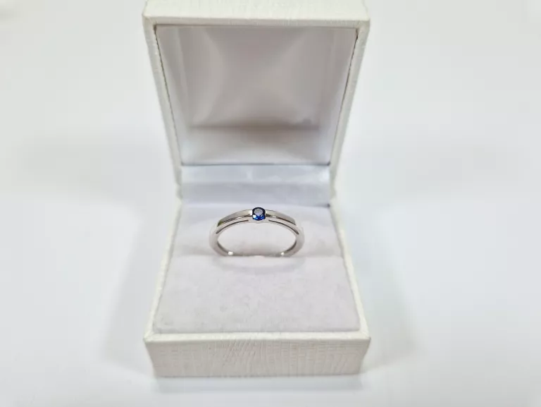 ELEGANCKI ZŁOTY PIERŚCIONEK Z BIAŁEGO ZŁOTA 1,45G 375 R16