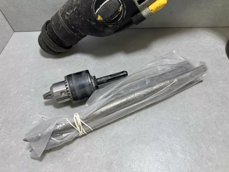 MŁOTOWIERTARKA DEWALT D25143 +DŁUTA