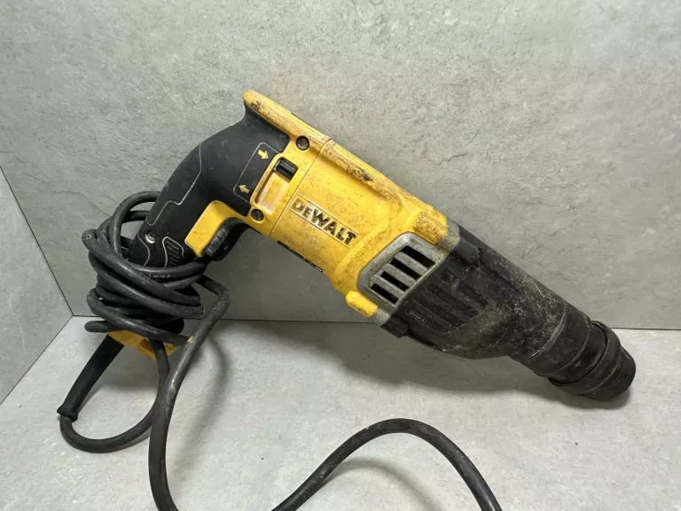 MŁOTOWIERTARKA DEWALT D25143 +DŁUTA