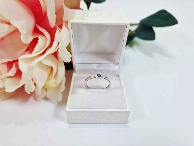 ELEGANCKI ZŁOTY PIERŚCIONEK Z BIAŁEGO ZŁOTA 1,45G 375 R16