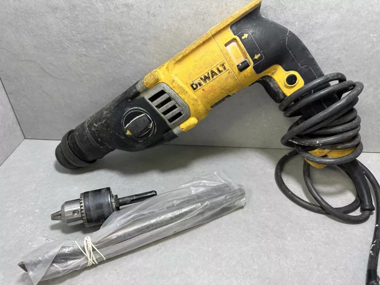 MŁOTOWIERTARKA DEWALT D25143 +DŁUTA