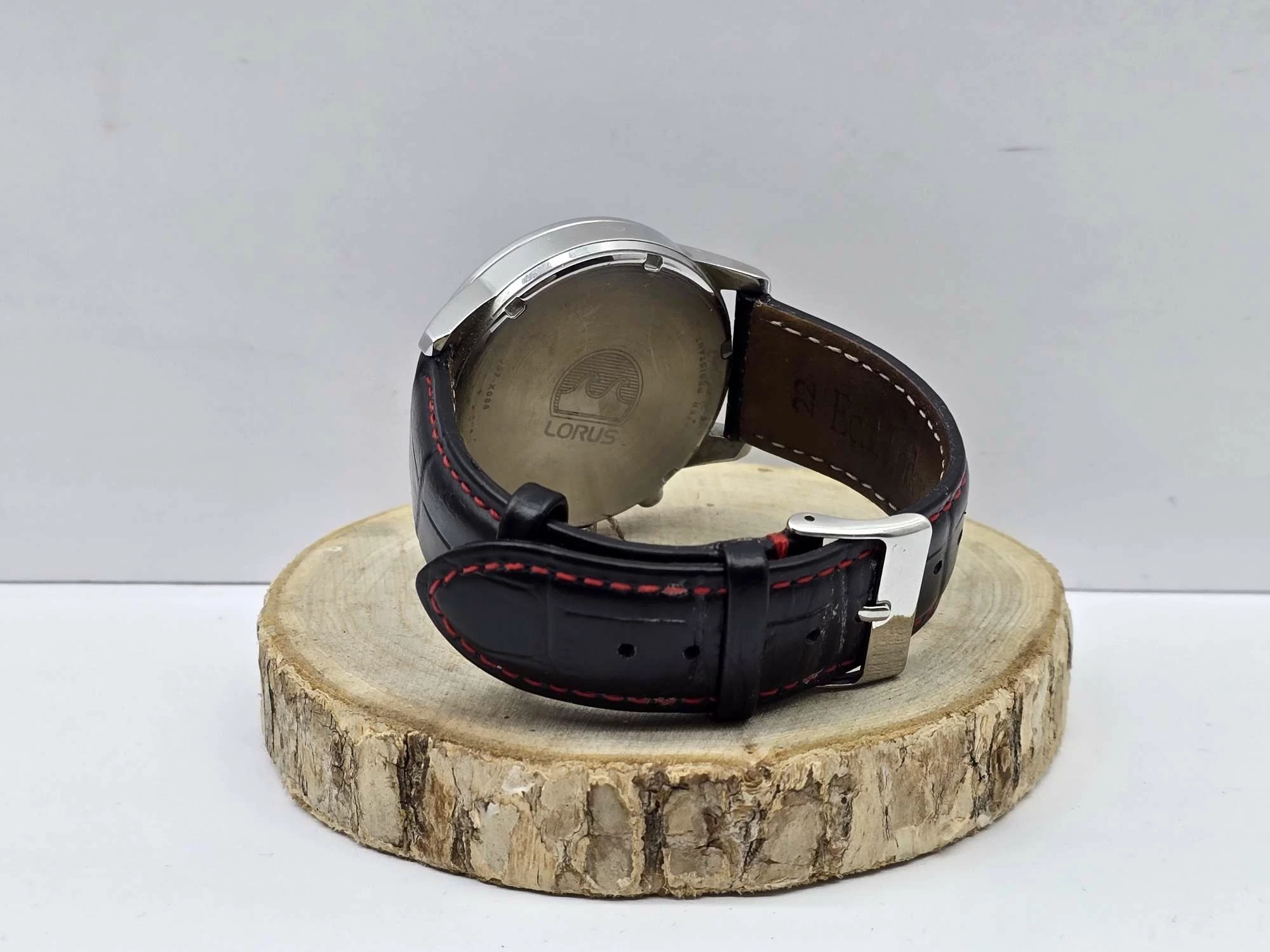 lorus-zegarek-meski-vd53-x083-ksztalt-koperty-129223-2