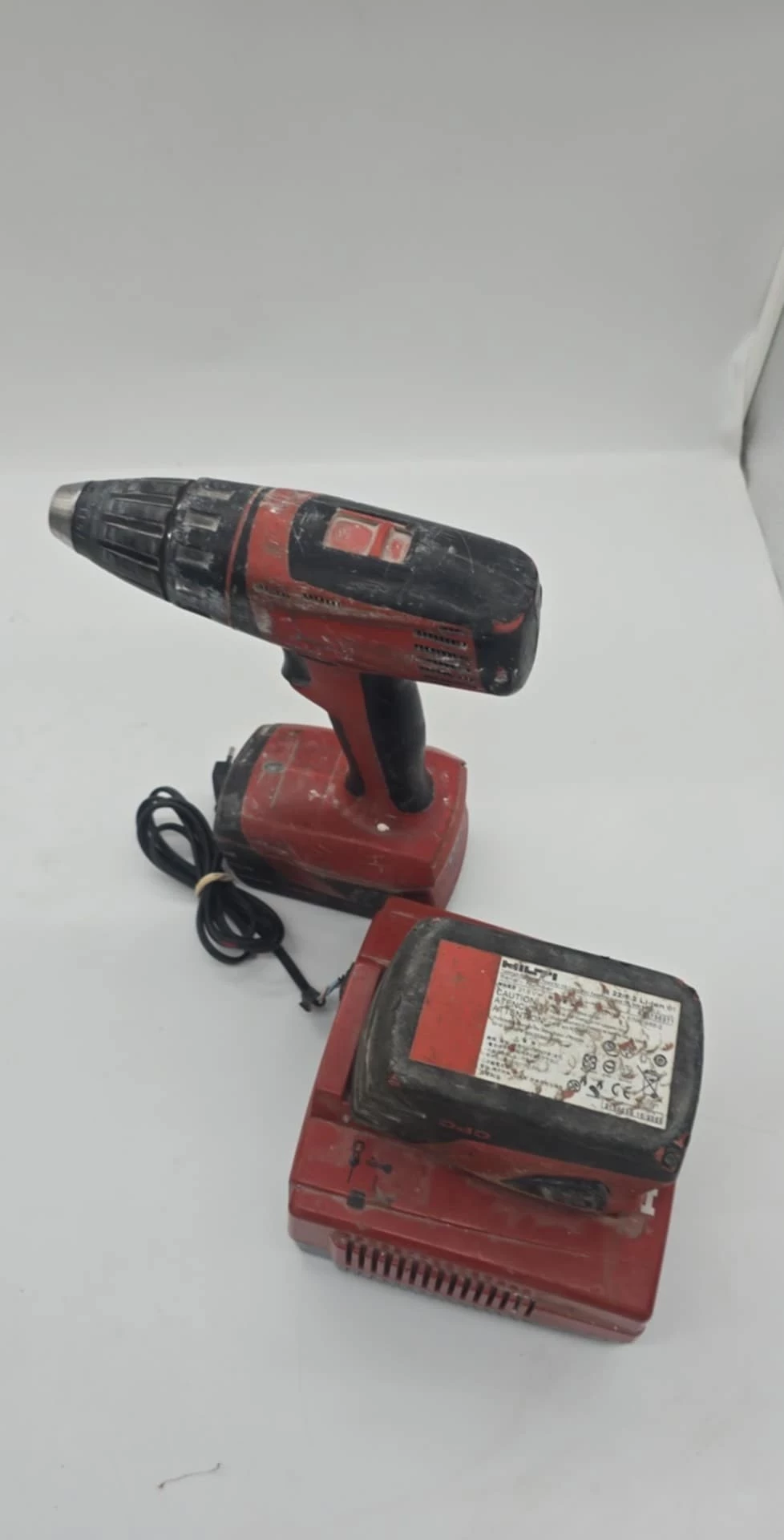 wkretarka-hilt-sfc-22-a-2-x-akumulator-ladowarka-napiecie-v-128551-729934