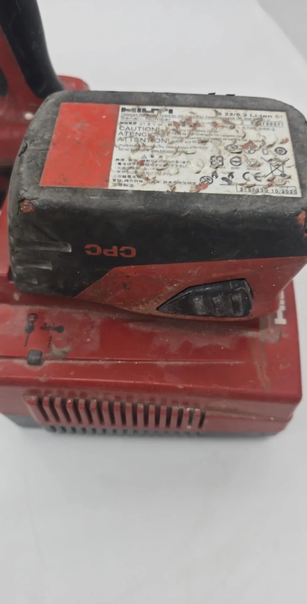 wkretarka-hilt-sfc-22-a-2-x-akumulator-ladowarka-stan-11323-2