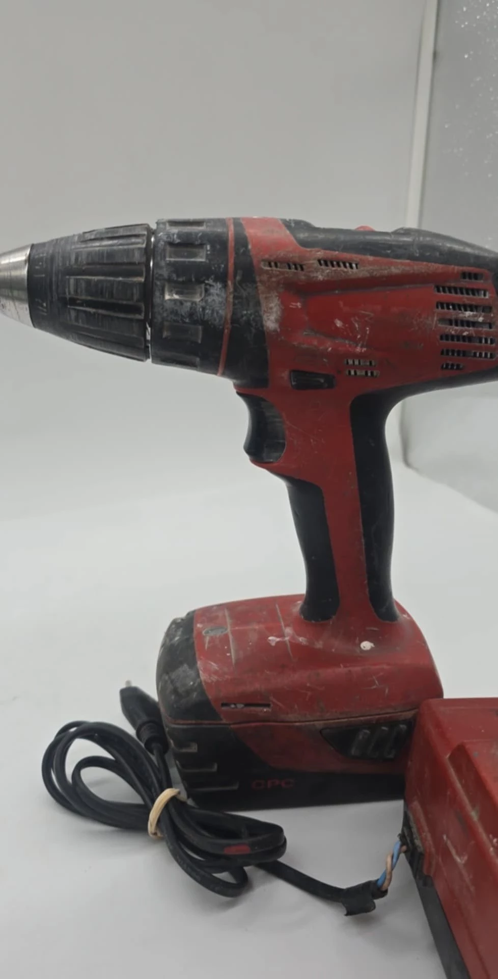 wkretarka-hilt-sfc-22-a-2-x-akumulator-ladowarka-ean-gtin-7613023652465