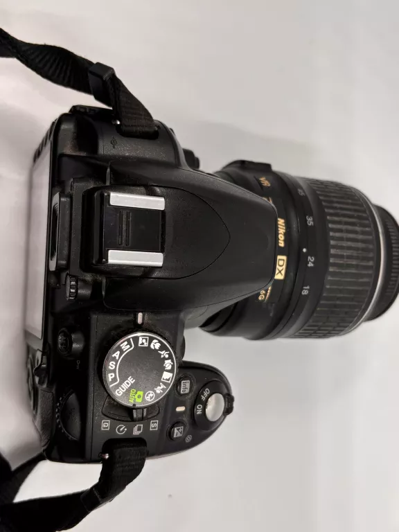 LUSTRZANKA NIKON D3100
