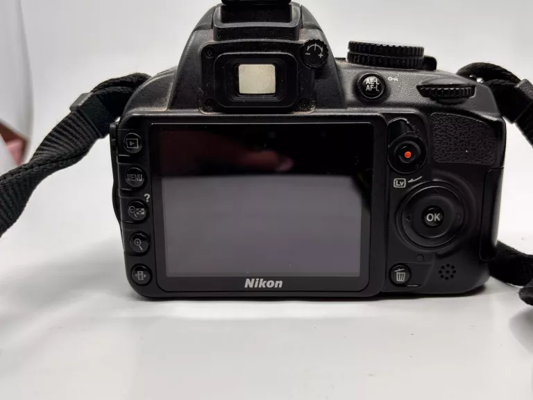 LUSTRZANKA NIKON D3100