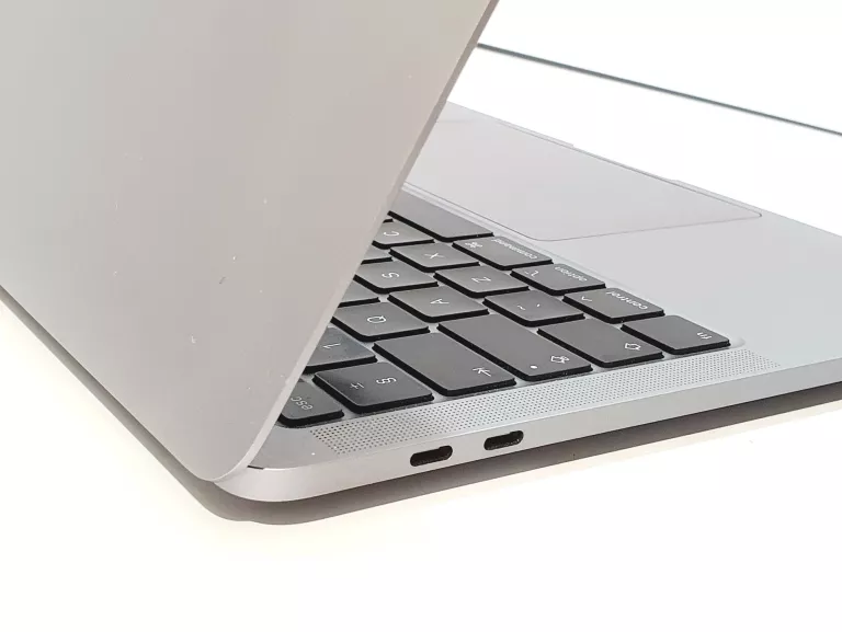 LAPTOP APPLE MACBOOK PRO 13 2020 32GB/512GB SSD/CORE I7 KOMPLET
