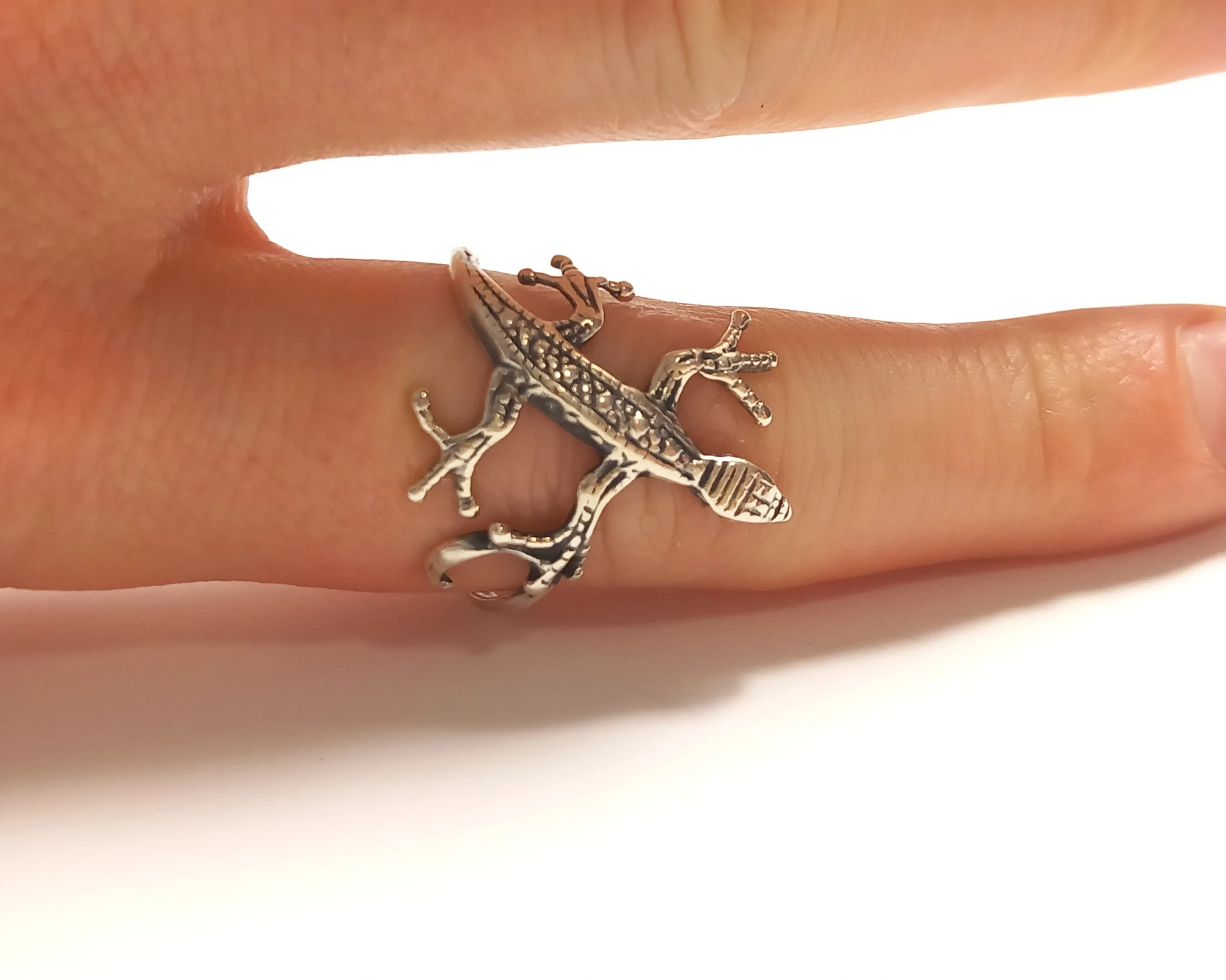 srebro-wyrob-jubilerski-uzywany-pierscionek-jaszczurka-material-15835-4