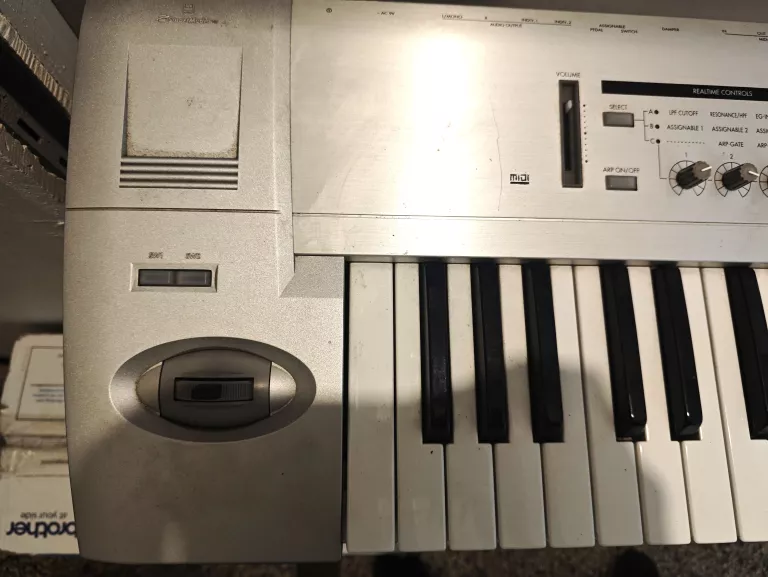 SYNTEZATOR KORG TRITON LE76 + STOPKA