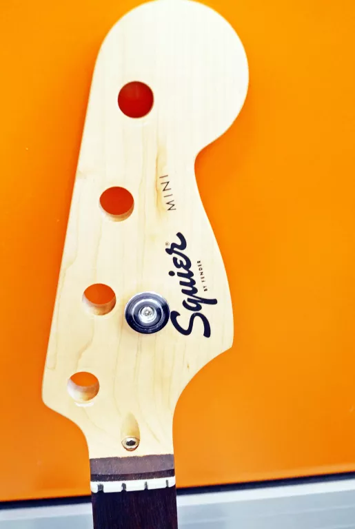 GITARA BASOWA SQUIER MINI PRECISION BASS LRL DKR + POKROWIEC + GWARANCJA