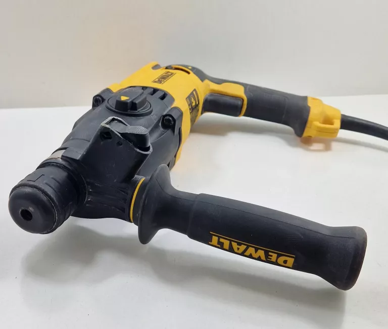 MŁOTOWIERTARKA DEWALT D25133 800W