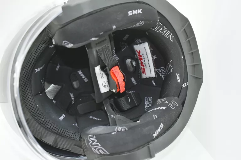 SMK KASK MOTOCYKLOWY OTWARTY Z SZYBĄ I BLENDĄ GTJ