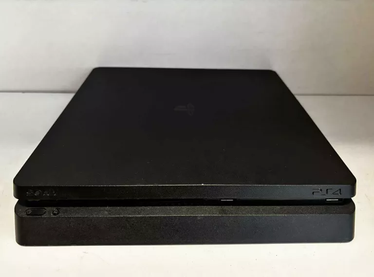 KONSOLA SONY PLAYSTATION 4 SLIM CUH-2216A // 500 GB + AKCESORIA