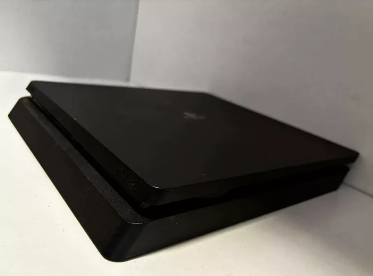 KONSOLA SONY PLAYSTATION 4 SLIM CUH-2216A // 500 GB + AKCESORIA