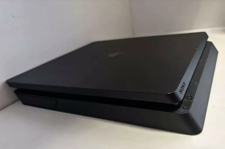 KONSOLA SONY PLAYSTATION 4 SLIM CUH-2216A // 500 GB + AKCESORIA