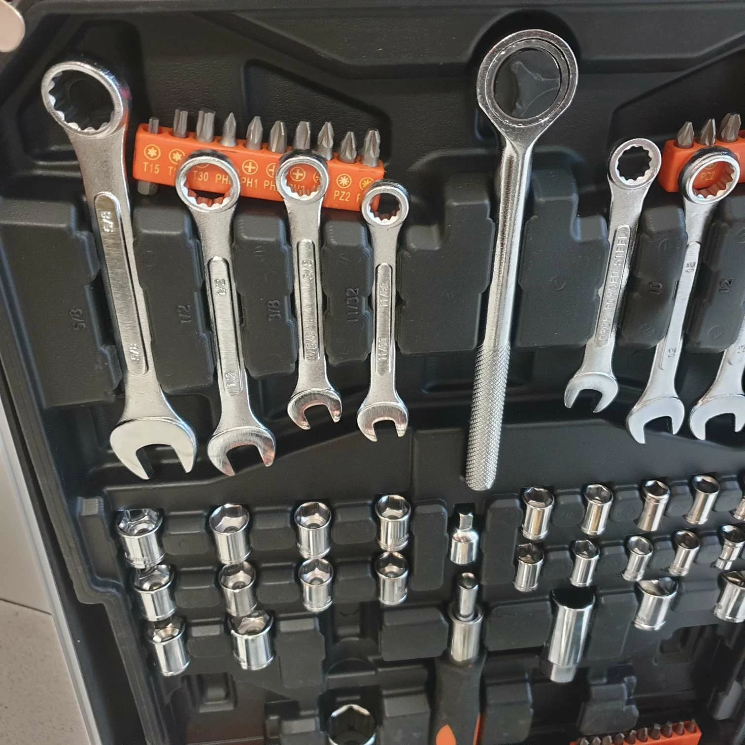 zestaw-kluczy-stark-walizka-stan-11323-2