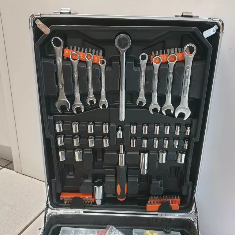 ZESTAW KLUCZY STARK WALIZKA