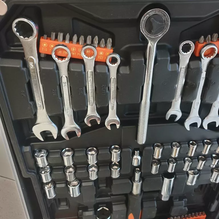 zestaw-kluczy-stark-walizka-stan-11323-2