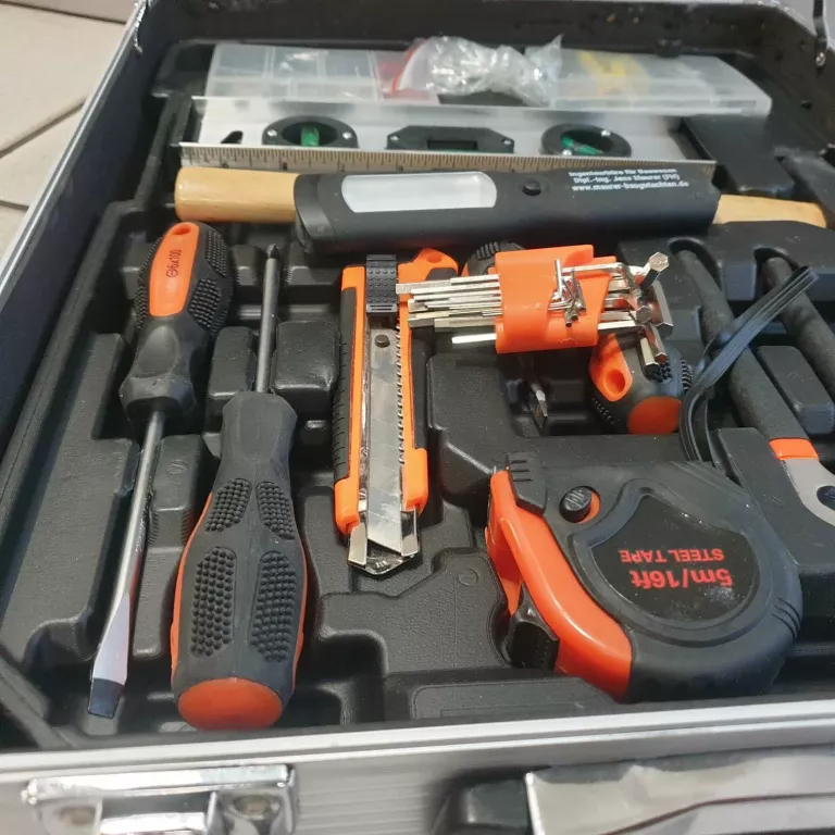 ZESTAW KLUCZY STARK WALIZKA