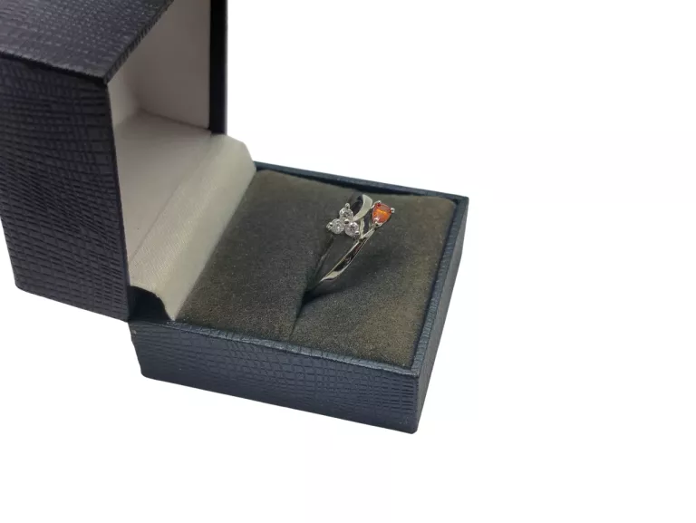 SREBRNY PIERŚCIONEK PR.925 Z KAMIENIAMI | 2,57G | R/16