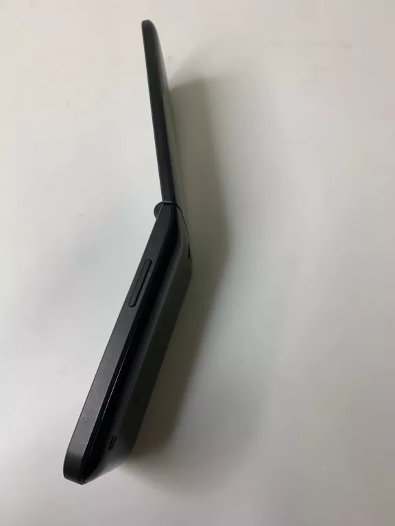 TELEFON NOKIA 2720 FLIP