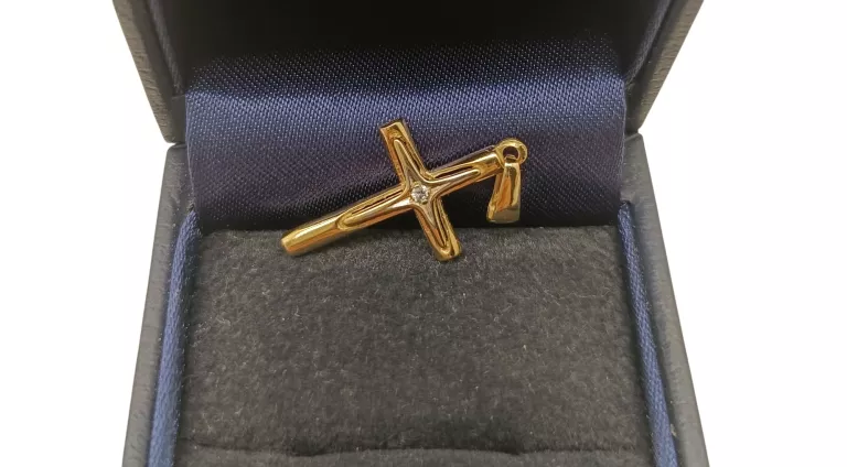UROCZA ZŁOTA ZAWIESZKA KRZYŻYK 14K!!!!!