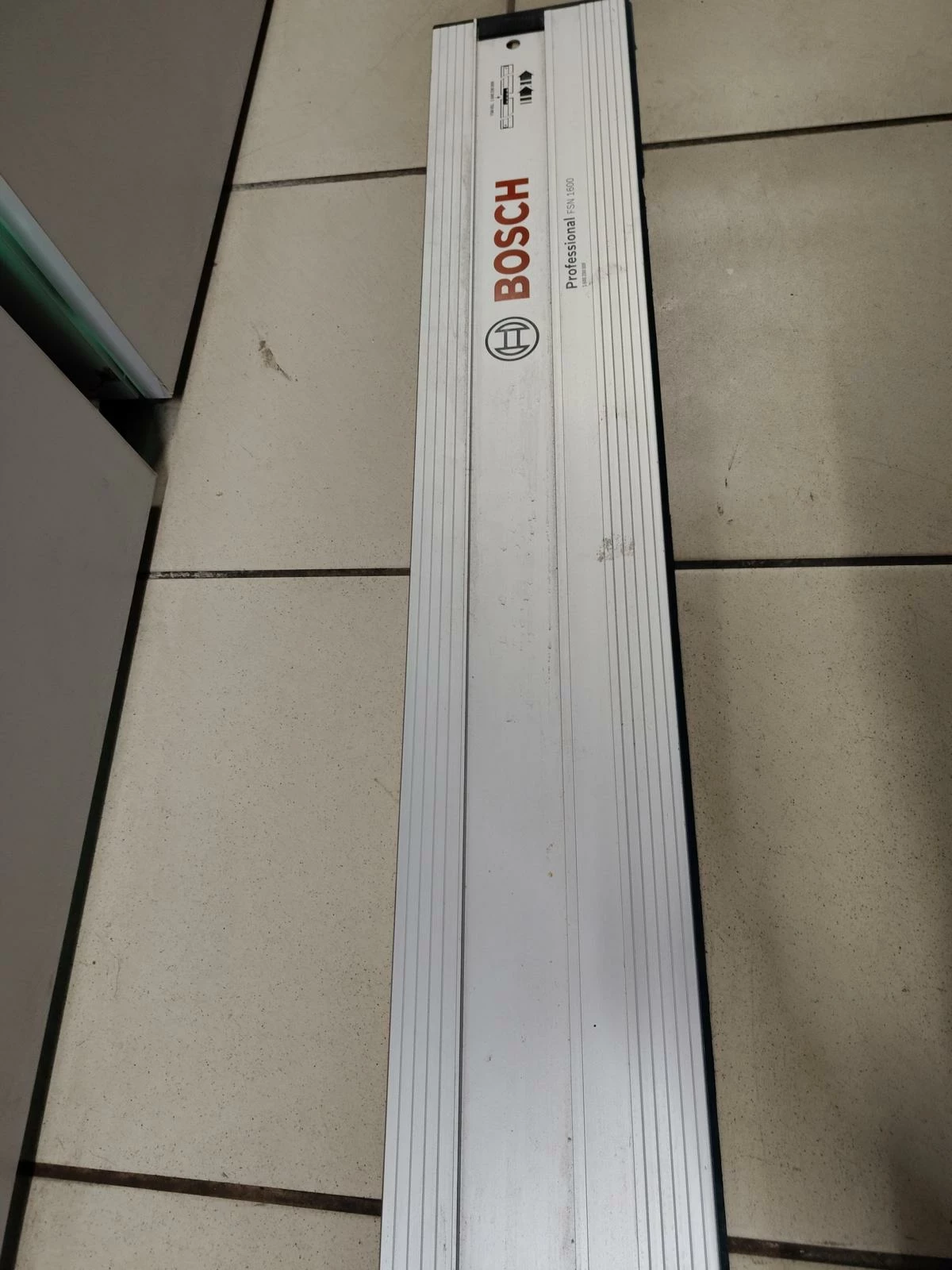 prowadnica-bosch-fsn-1600-1-600-z00-00f-waga-produktu-z-opakowaniem-jednostkowym-4000