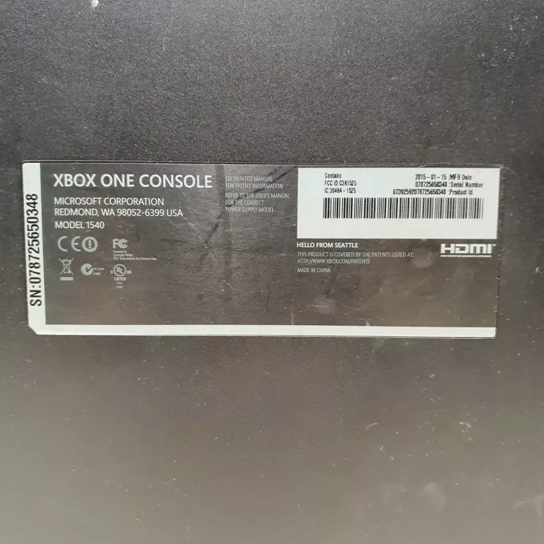 KONSOLA XBOX ONE 1540 500GB Z GRAMI