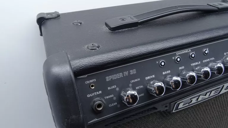 WZMACNIACZ GITAROWY LINE 6 SPIDER IV 30W