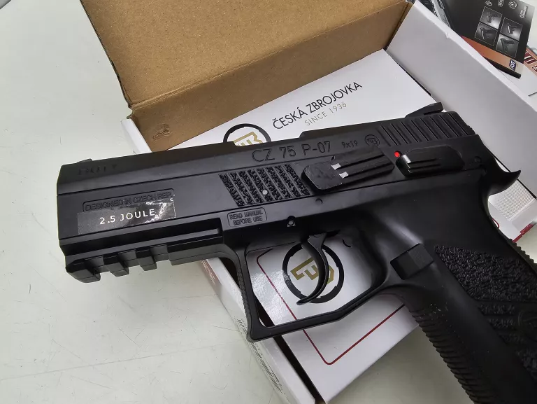 WIATRÓWKA CZ 75 P-07 DUTY 4,5 MM KOMPLET